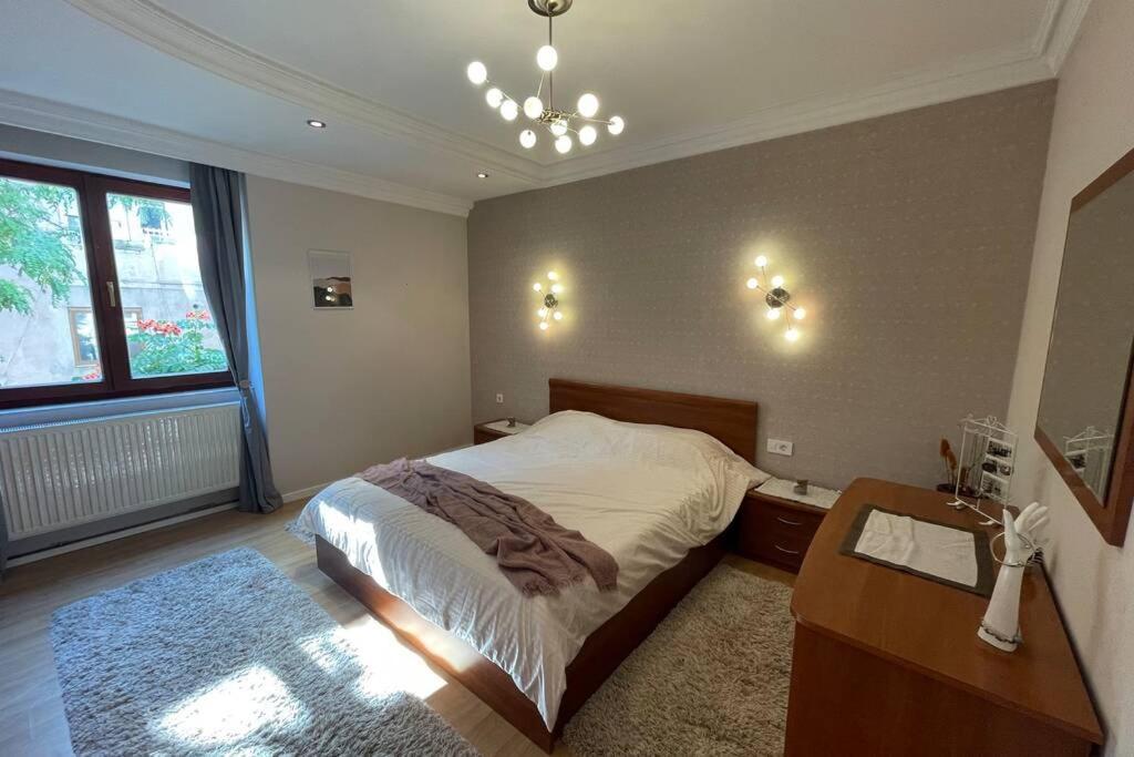Cozy Apartment In The Old Center Of Prishtina Prishtinë Ngoại thất bức ảnh